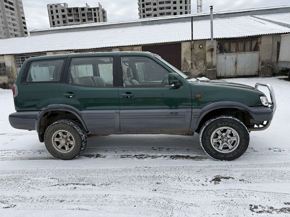 Nissan Terrano 2001рік 2,7дизель повний привід 4х4