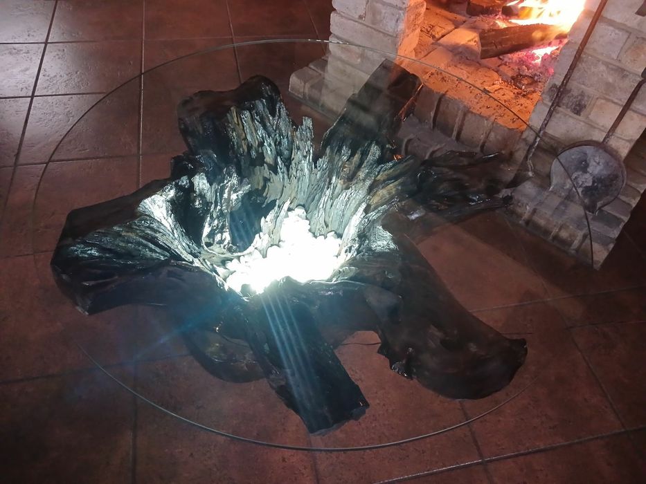 Стіл журнальний.