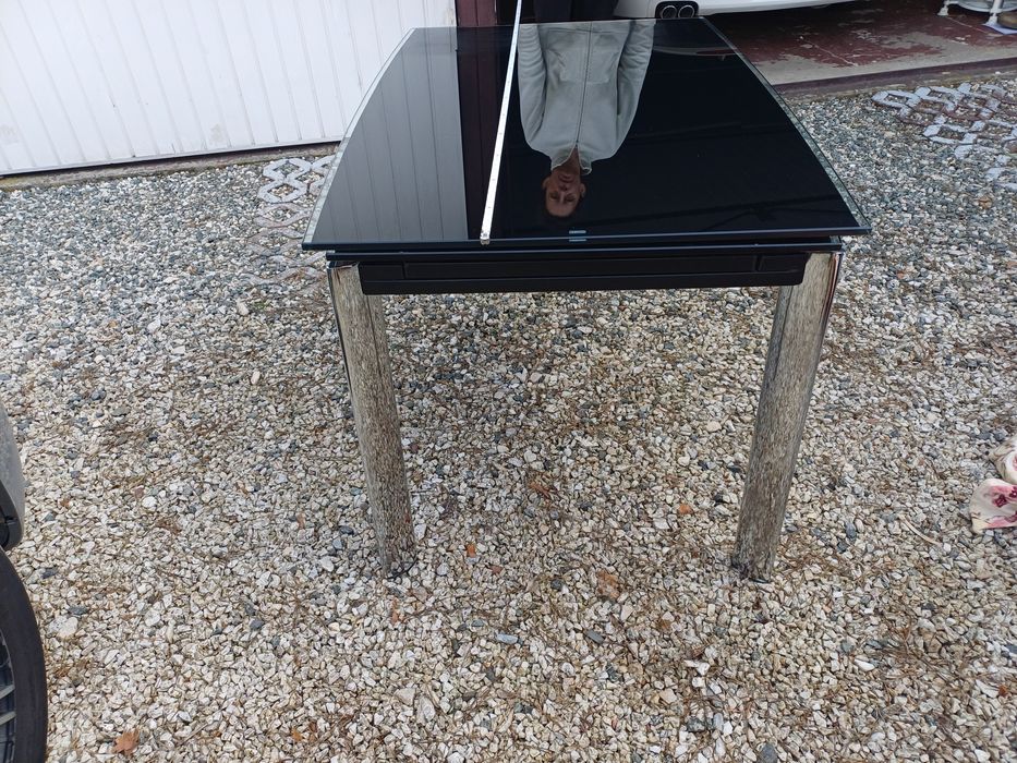 Stół szklany rozsówany