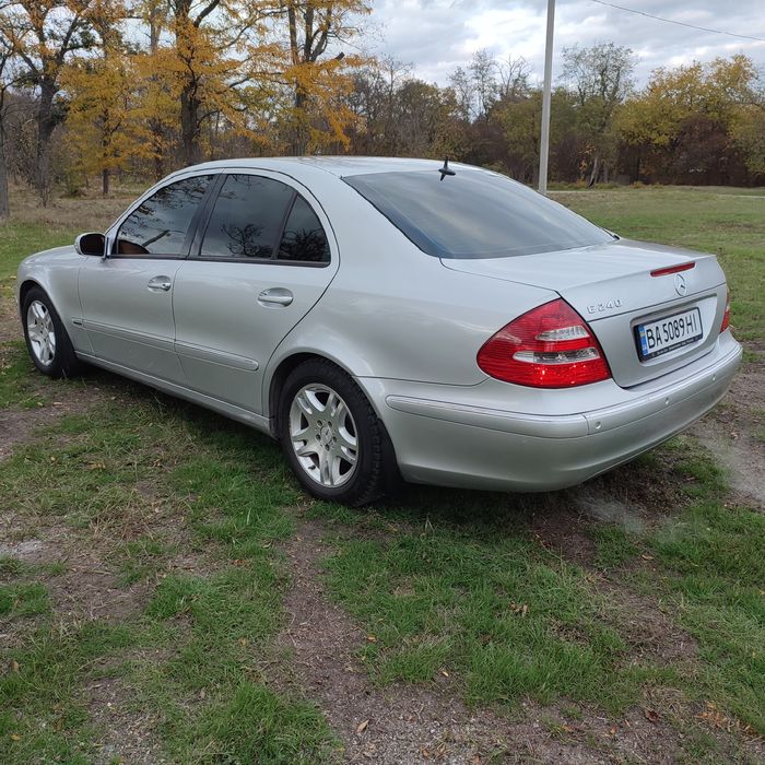 Mercedes Benz E240
