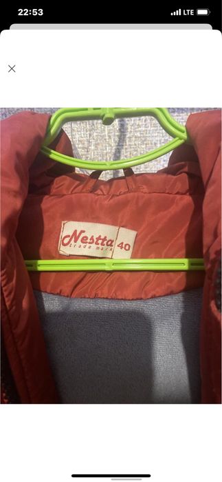 Зимнее польто с меховым капюшоном