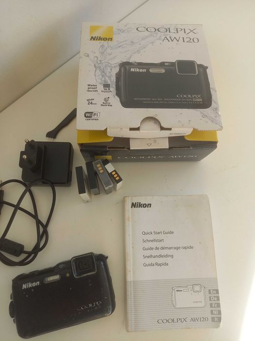 Máquina Fotográfica NIKON Coolpix AW120 Impermeável (para reparação)