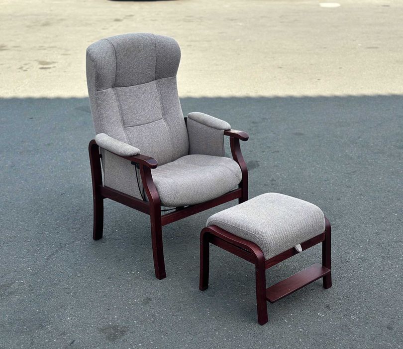 Вінтажний відпочинковий комплект крісло+пуф/меблі з Європи/COMFORTLIFE