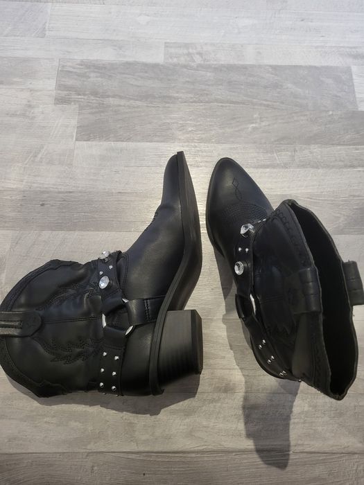 Чобітки козаки bershka