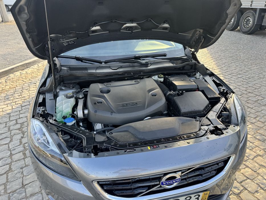 Volvo V40 D2 com 25 mil km