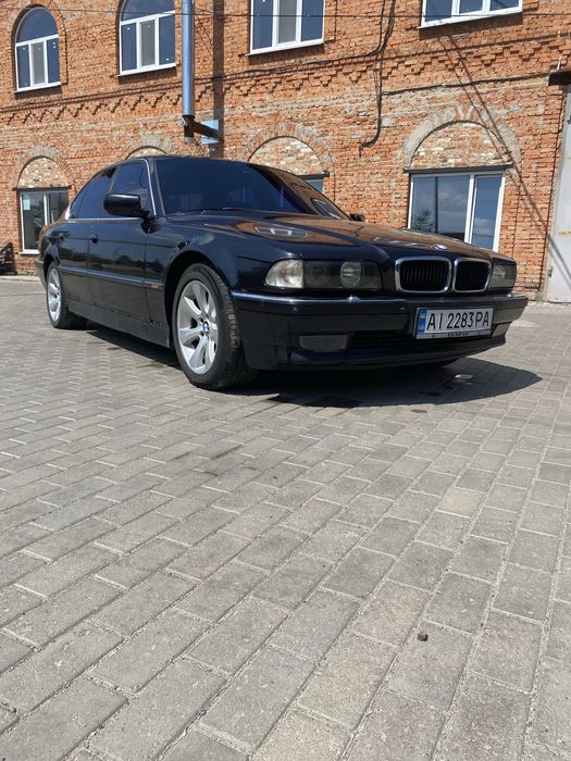 Продам BMW e38 735