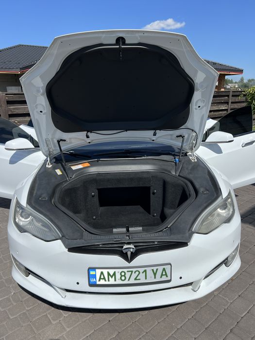 Tesla model s p 85