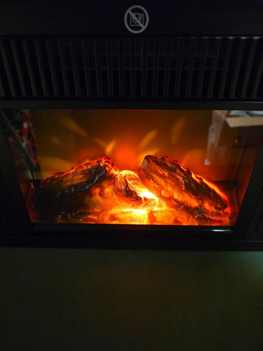 Elegancki kominek elektryczny 600/1200W realistyczny płomień LED