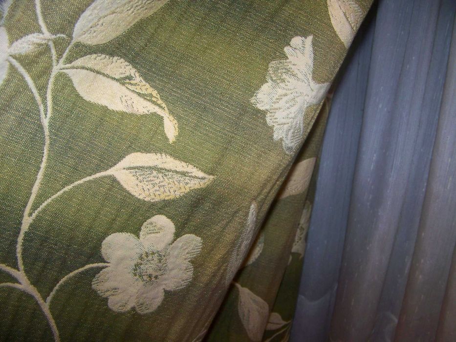 2 estores japoneses 1,75m x 89cm e 2 cortinados 1,20m x 90cm