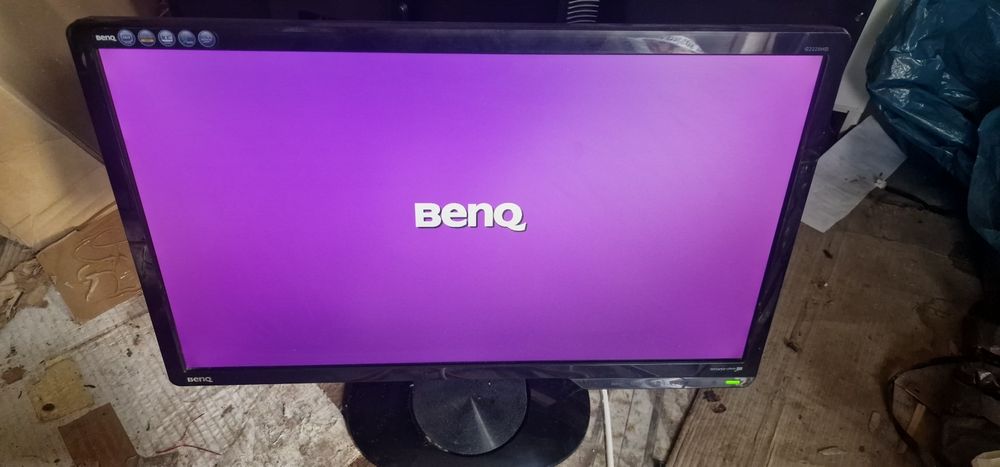Dwa monitory Led