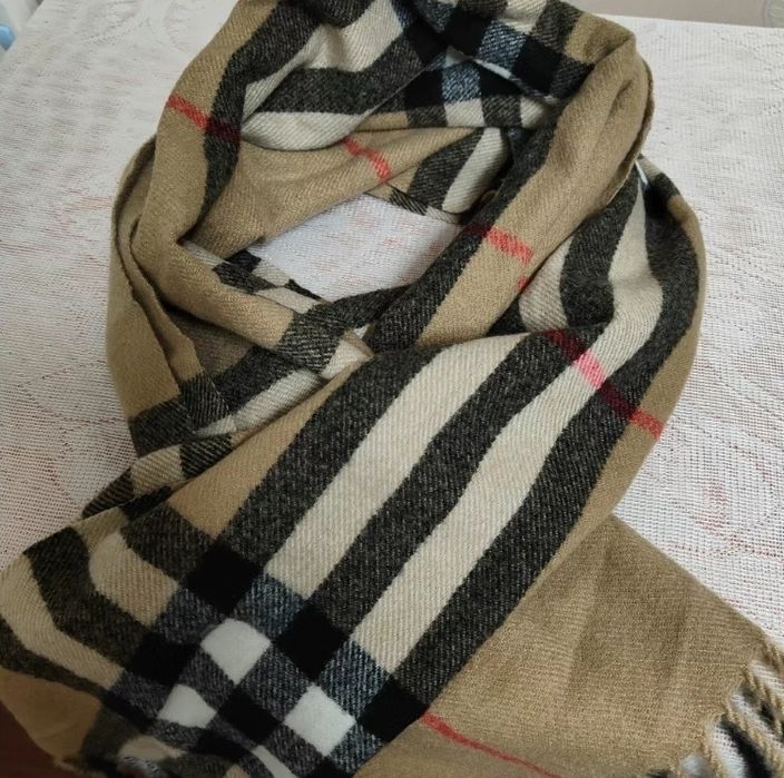 Шарф в стилі Burberry