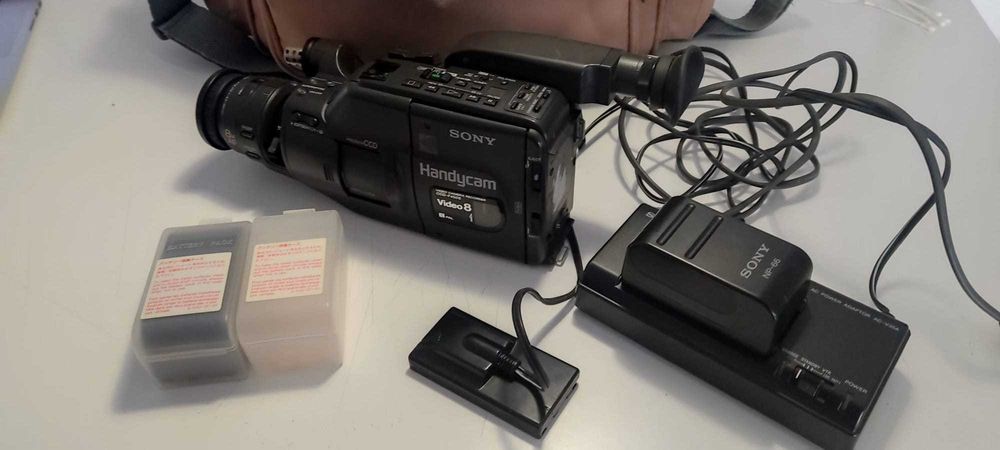 Kit Sony Handycam CCD-F450E + Comando + Carregador + Mala Fotima