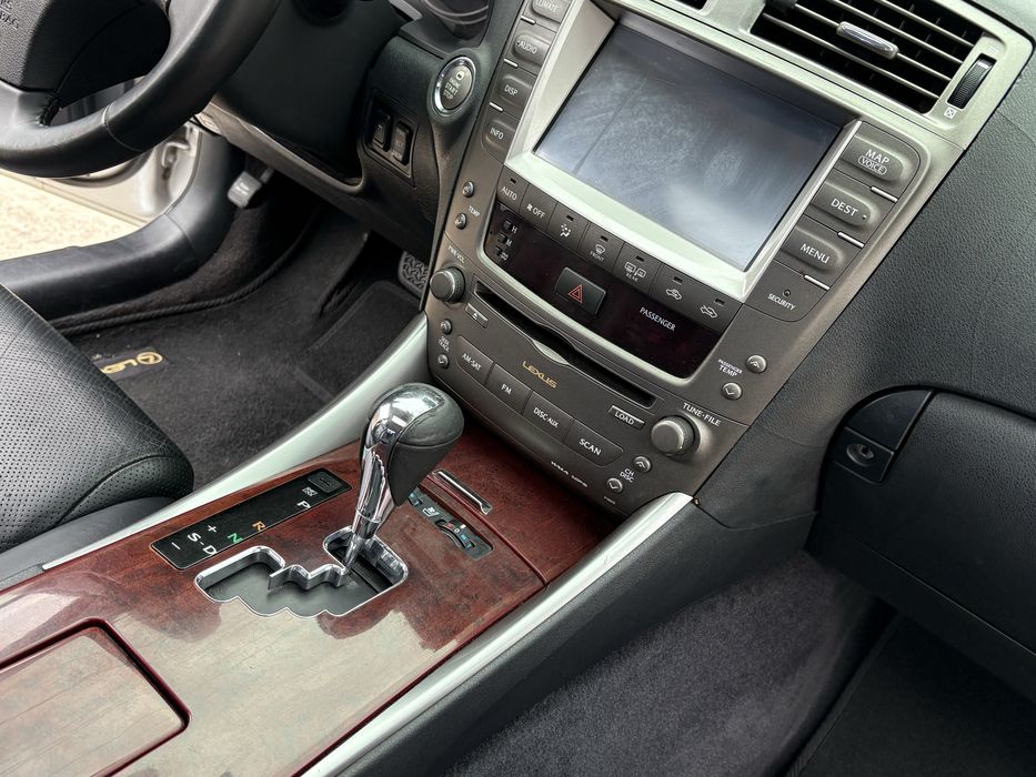 Шикарный Lexus IS 250