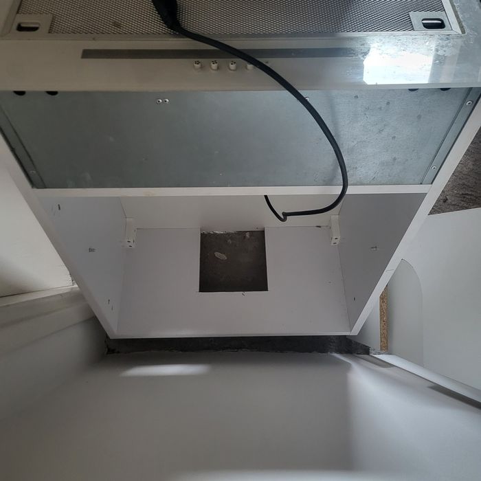 Okap, wyciąg kuchenny z szafką.