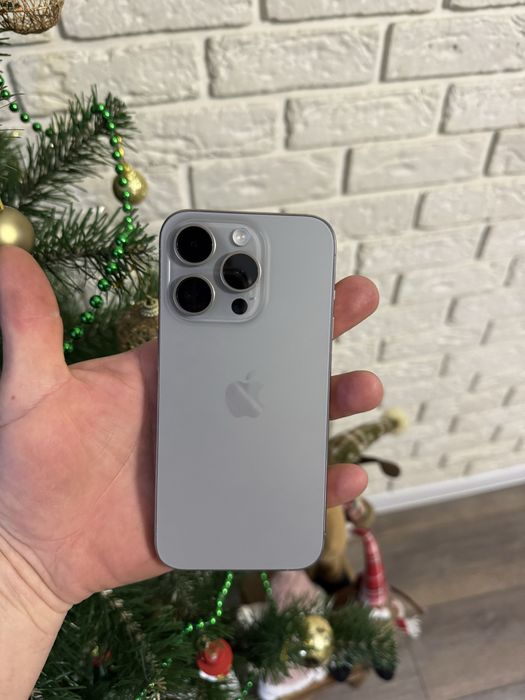 Продам iPhone 15 pro 256 titanium natural