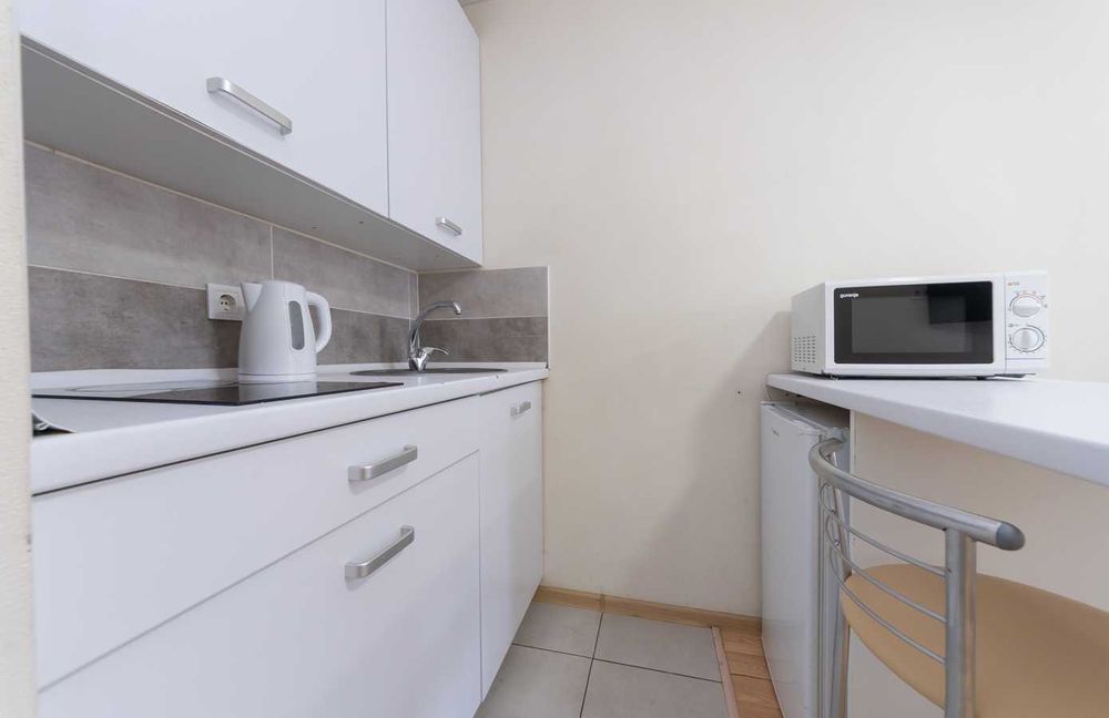 Подобова оренда, біля метро -живіть з комфортом!