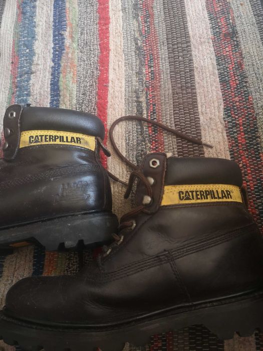 2 pares de botas ( rústicas e caterpilar )