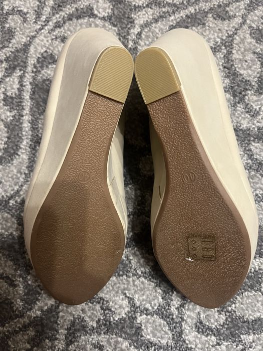 Buty na koturnie beżowe rozmiar 40