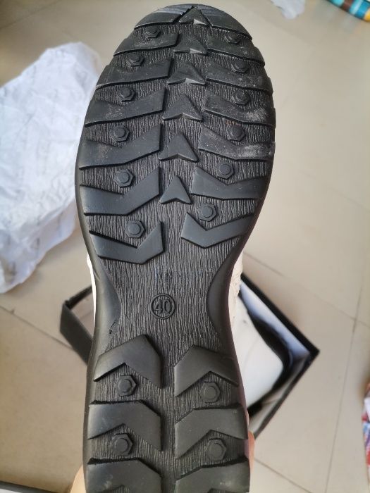 Botas brancas confortáveis