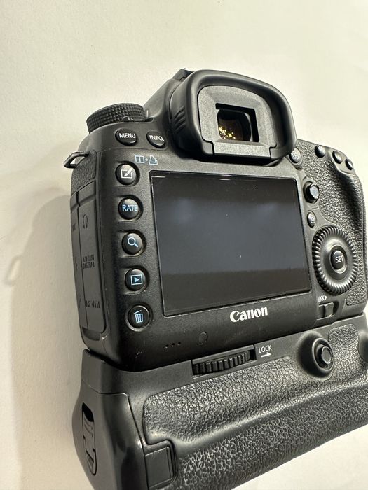 Canon 5D Mark III + Battery Grip