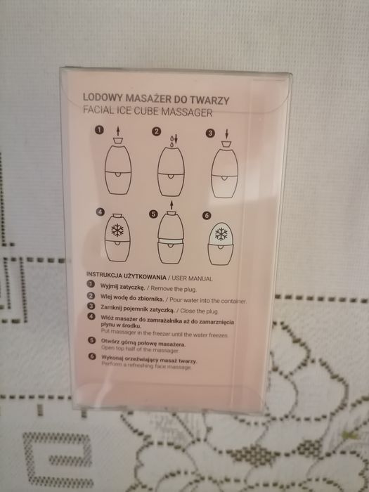 Lodowy masażer do twarzy.