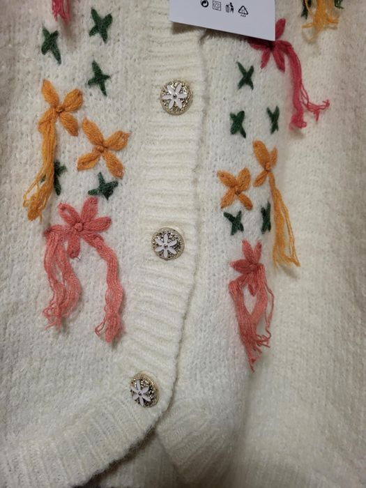 Nowy sweterek kardigan biały haftowany 38/40
