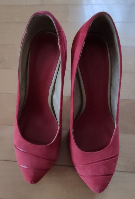 Buty damskie na obcasie. Prima moda.