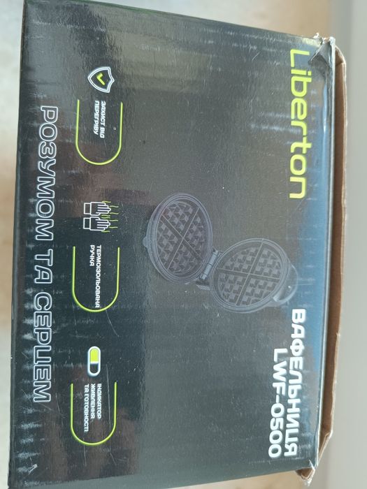 Нова.Вафельниця Liberton LWF-0500