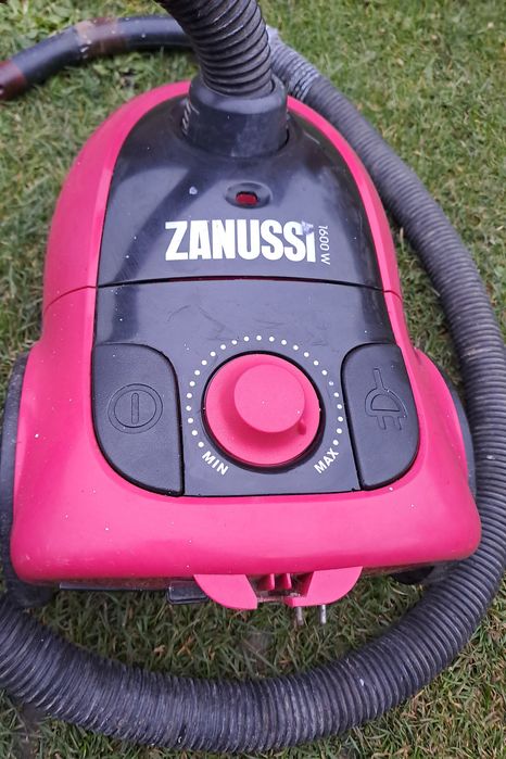 Пилосос 1600 ват Італія