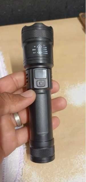 Latarka LED z akumulatorem