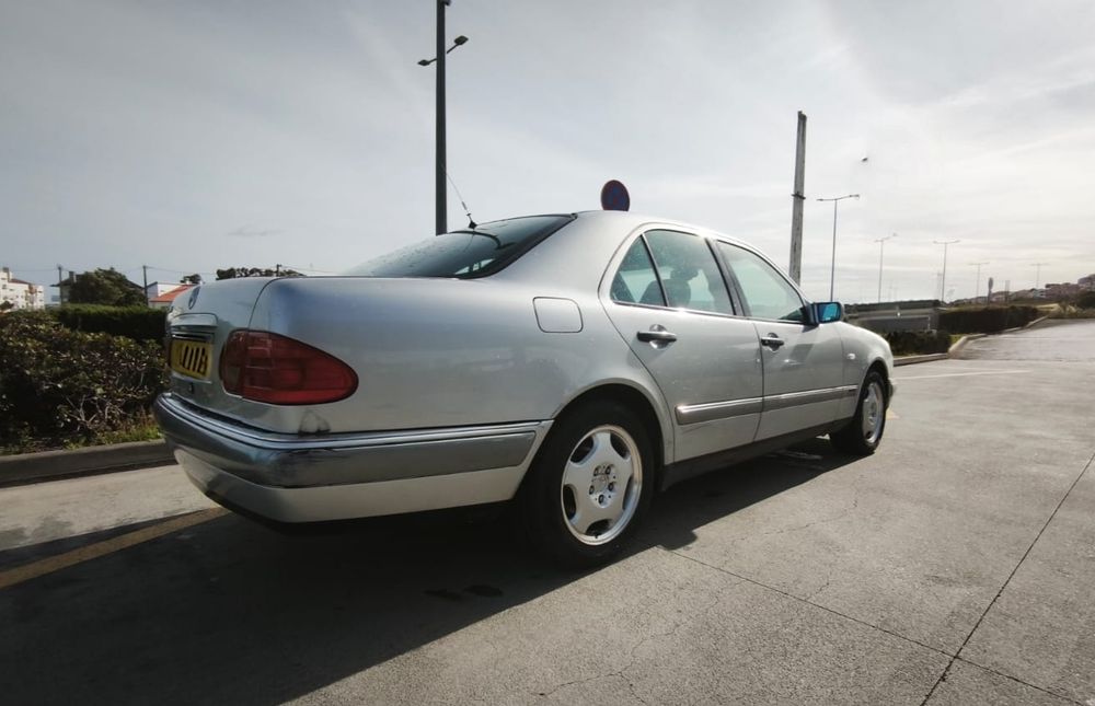 Mercedes Benz E230