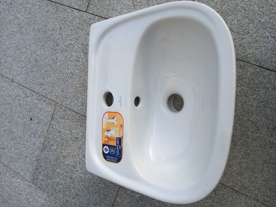 Nowa umywalka Cersanit 40