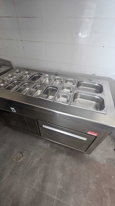 Saladetes Mesa de preparação industrial de pizza e saladas refrigerada 1.5M