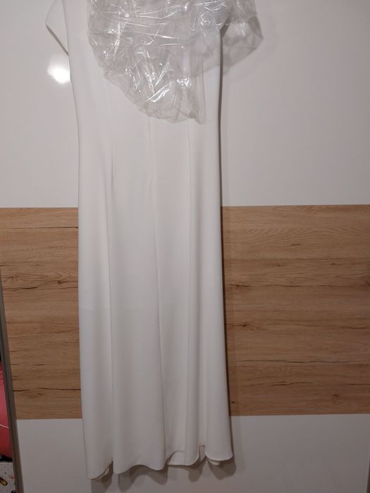 Sukienka ślubna biala