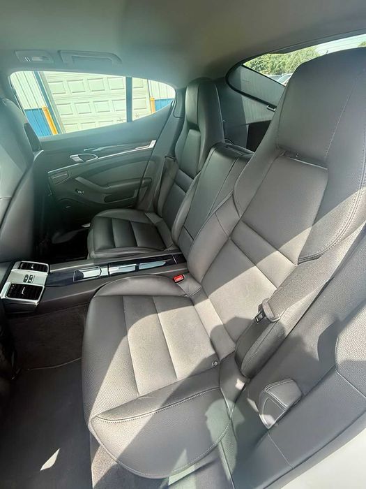 Porsche Panamera 4S      2015