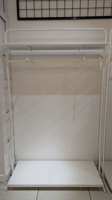 Торгове обладнання для магазину одягу