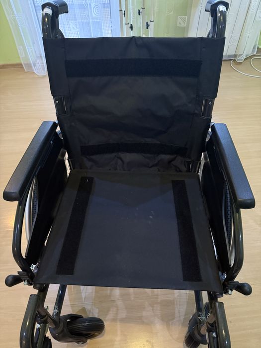 Wózek inwalidzki praktycznie nieuzywany