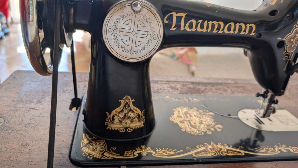 Máquina de costura antiga Naumann (+ de 100 anos)
