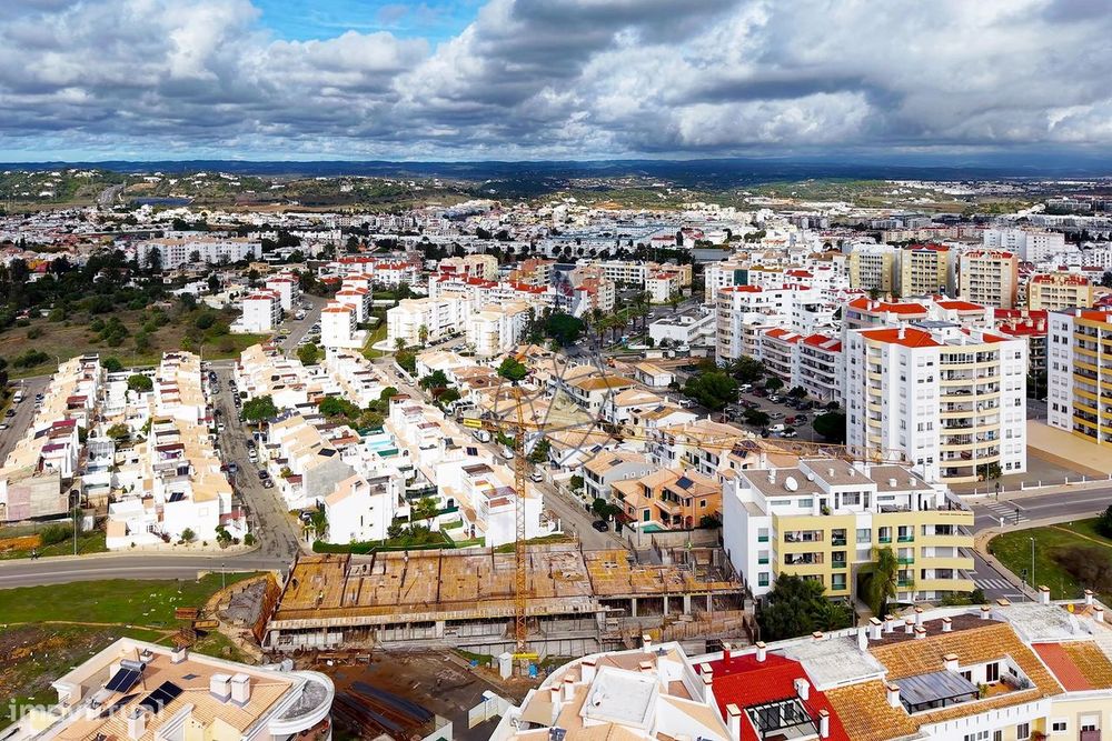 Apartamento T2 Duplex em construção com piscina e garagem - Lagos