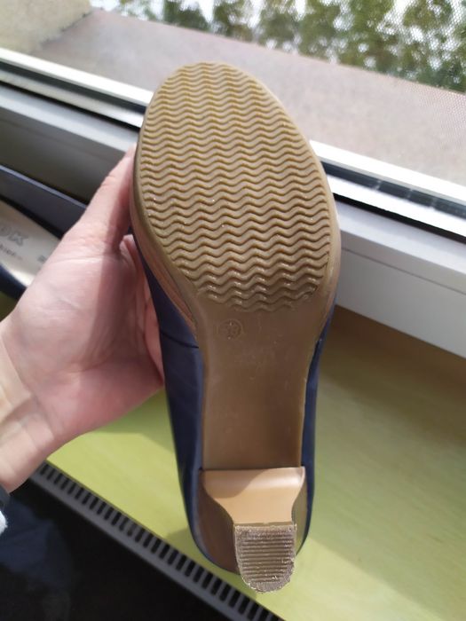 Buty na obcasie 38 skórzane