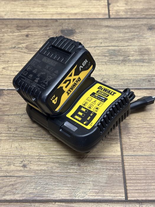 Zestaw | bateria 4,0 Ah / ładowarka DCB113 DeWalt