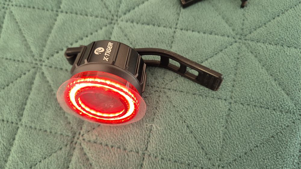 Nowa Lampka do roweru, tylne czerwone. 6 trybów. Wykrywanie hamowania