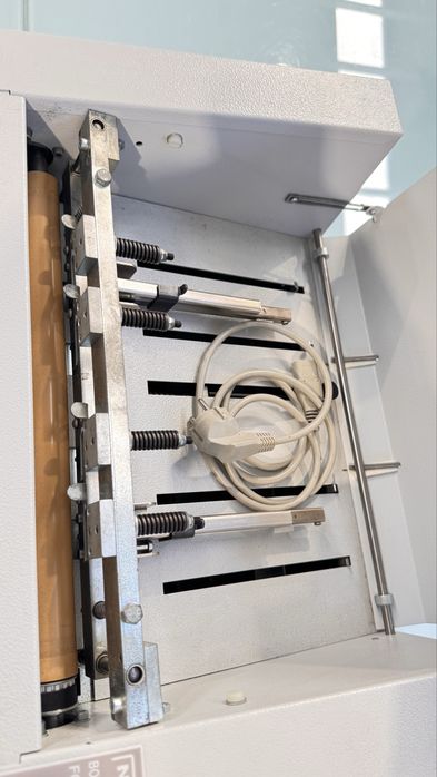 Maquina de agrafar revistas