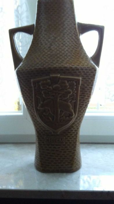 duży wazon z herbem Chełma