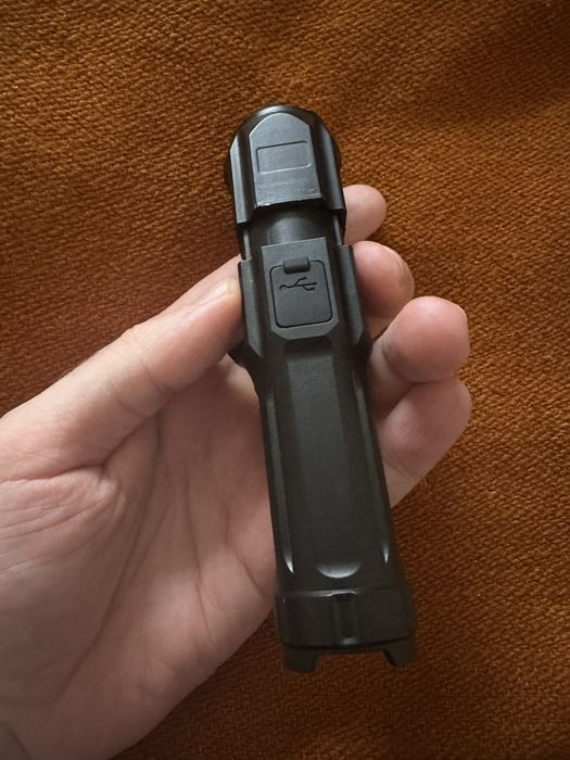 Тактический фонарик , тактичний фонарь