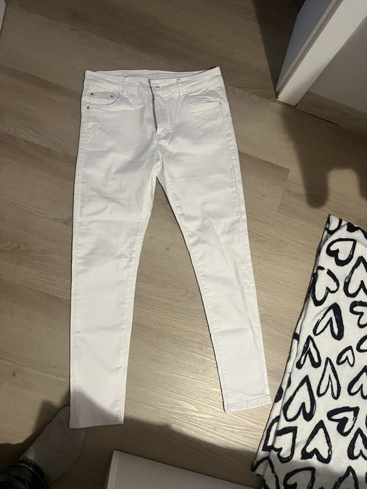 Biale dzinsy push up