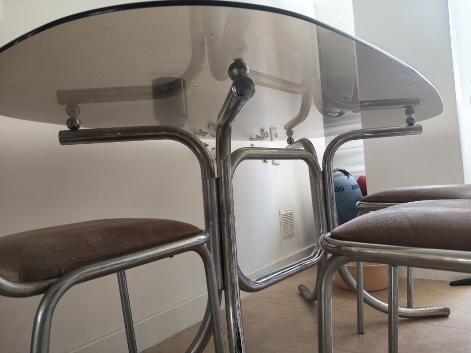 Mesa com 3 cadeiras