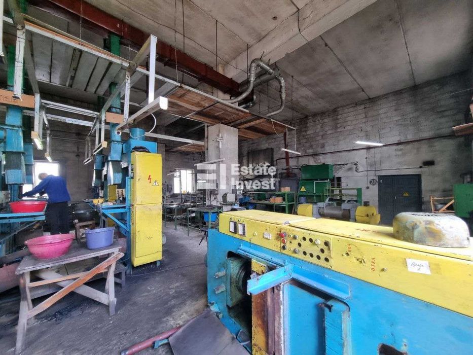 Продам виробничі приміщення по вул. Лугопарківська, 2