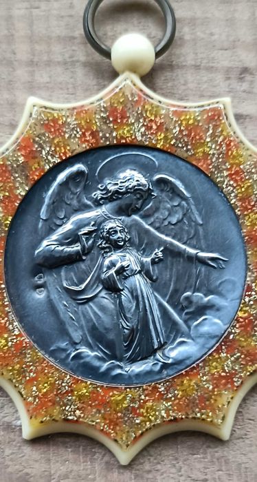 Antigo medalhão pendente de berço prata baquelite Anjo da Guarda