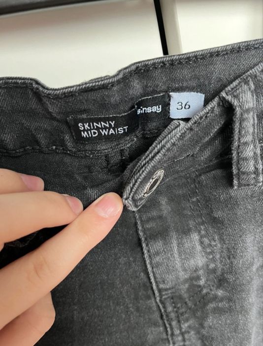 Skinny jeansy z lampasami Sinsay